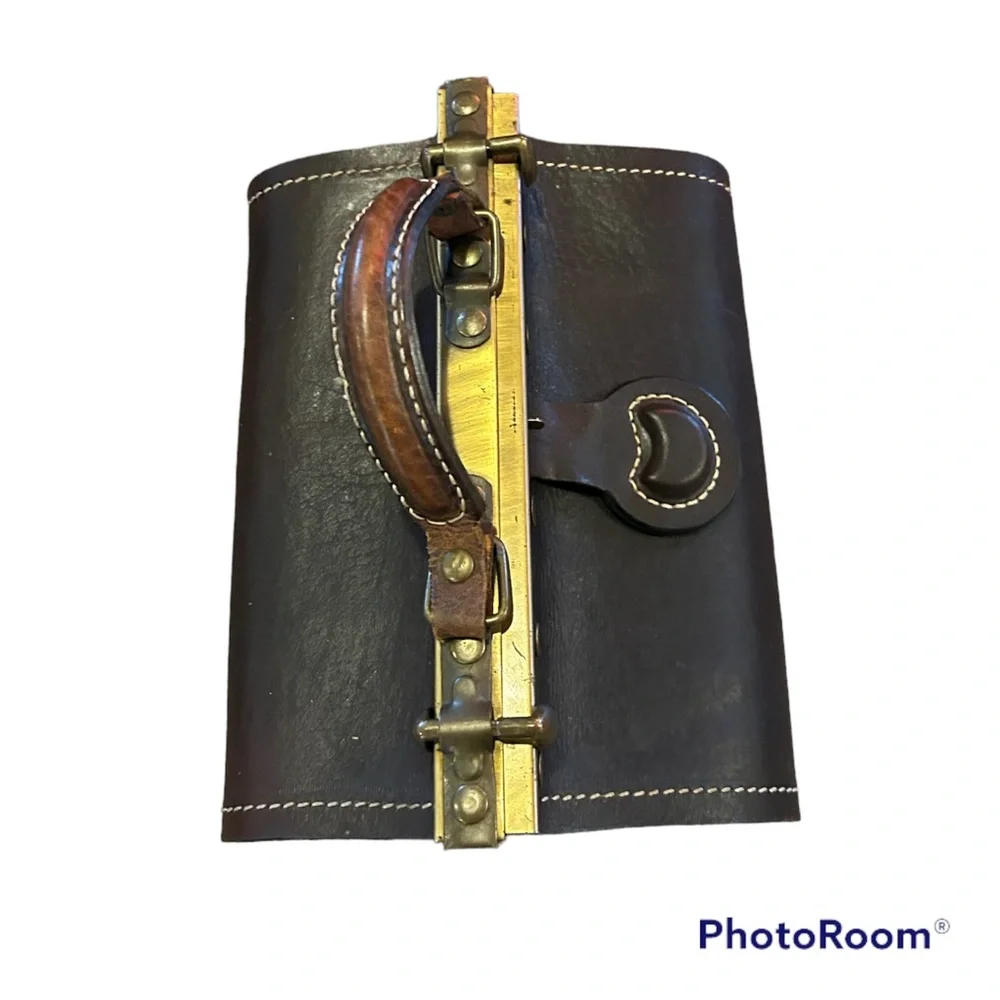 The Doctor’s Bag - Picture 4 of 17
